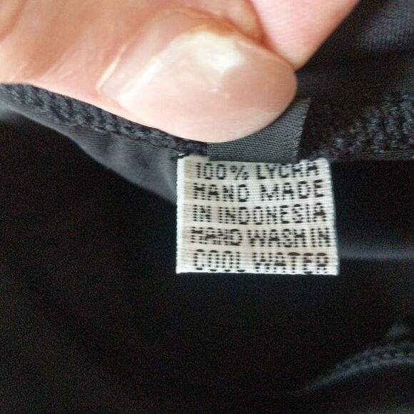 Rash Guard With Shark Motif - Picture 7 of 11